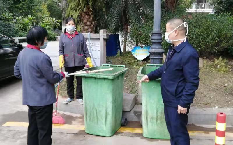 小区保安岗亭,小区保安老王