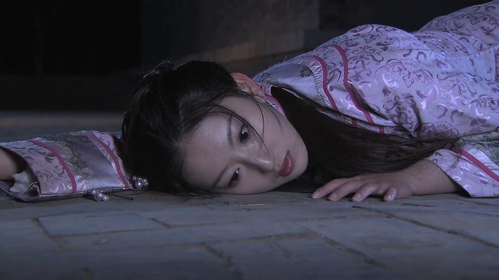 年轻女孩患怪病变成老太太,女子得怪病妙龄少女瞬间衰老