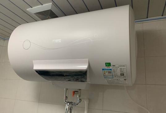 燃气热水器和电热水器哪个成本低,电热水器跟燃气热水器比较哪个好