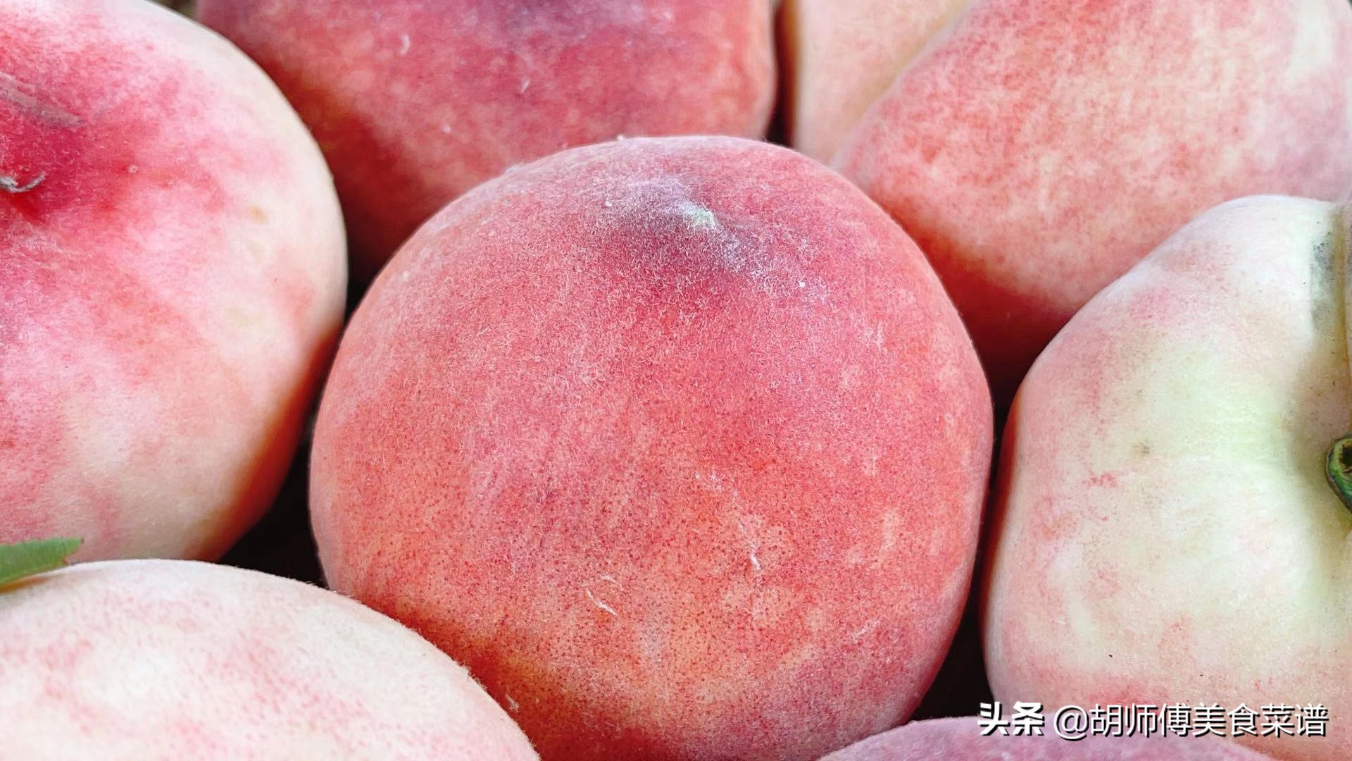 买桃子怎么选好吃,买桃子买什么样的又甜又好吃