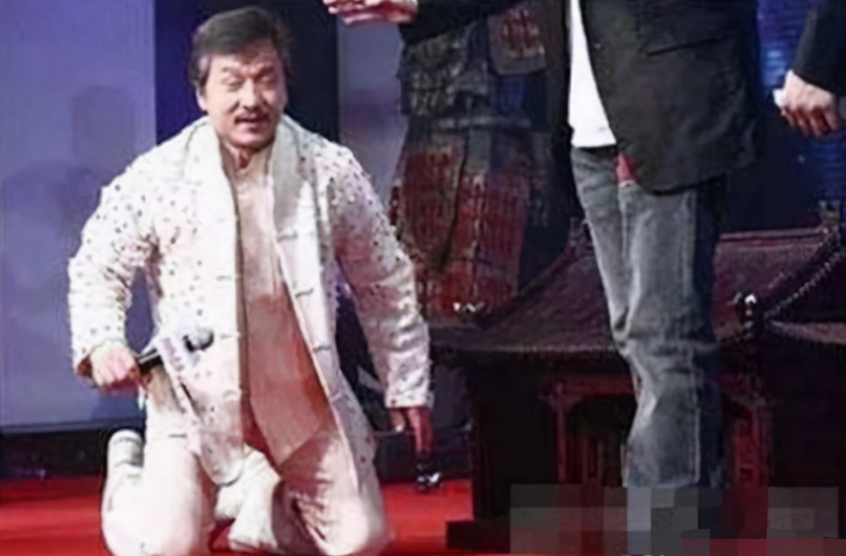 逼成龙下跪、掌掴曾志伟、封杀张柏芝？深扒向氏夫妇叱咤港圈史