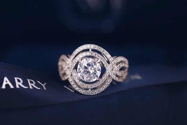 怎样挑选钻戒的正确方法,钻戒挑选教程