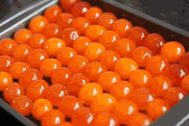 咸鸭蛋但是咸鸡蛋却很少有人吃,如何让咸鸭蛋蛋黄流油而不会咸