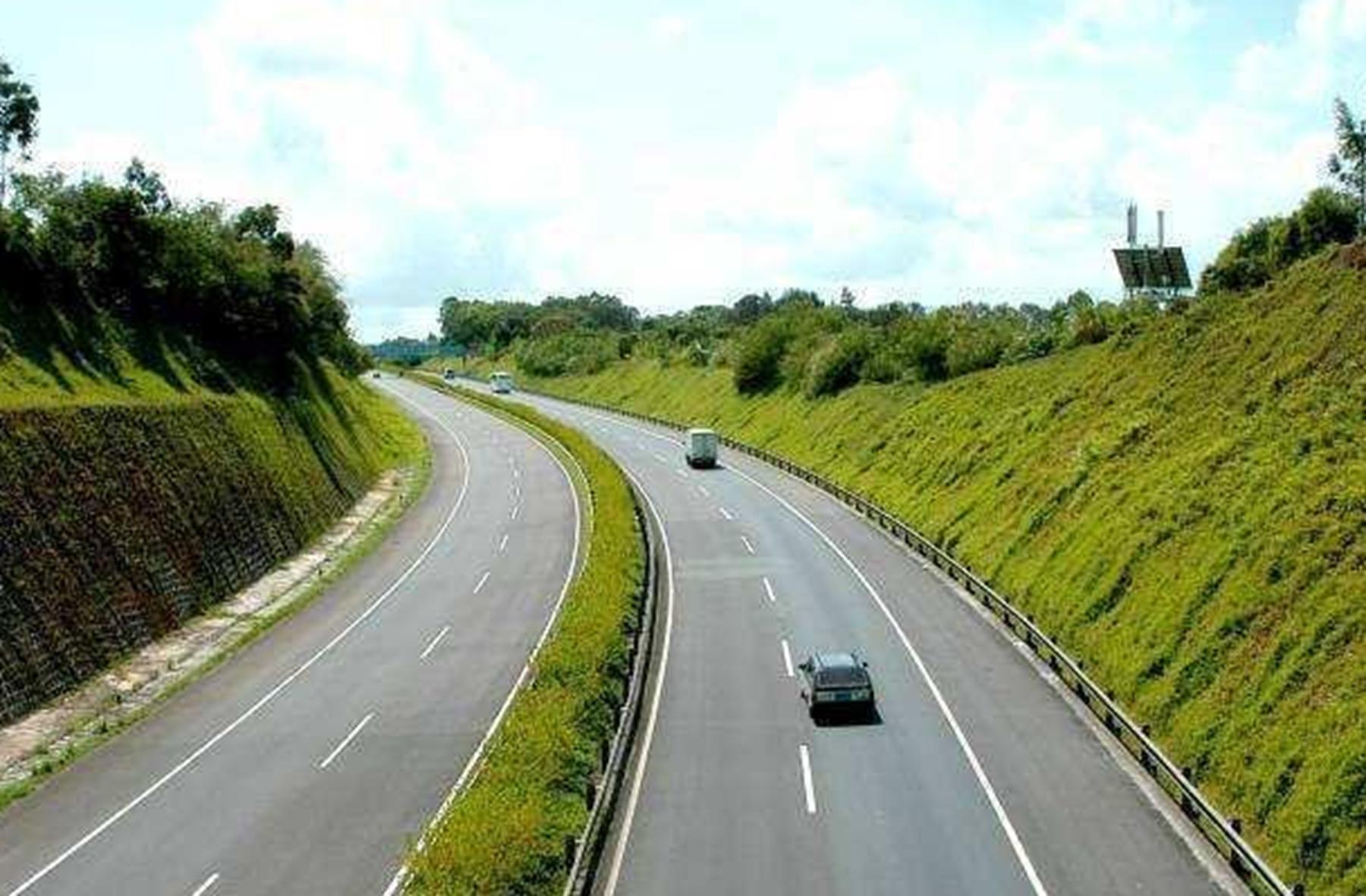 在高速上没油打哪个电话救援,车在高速上行驶没油了怎么办