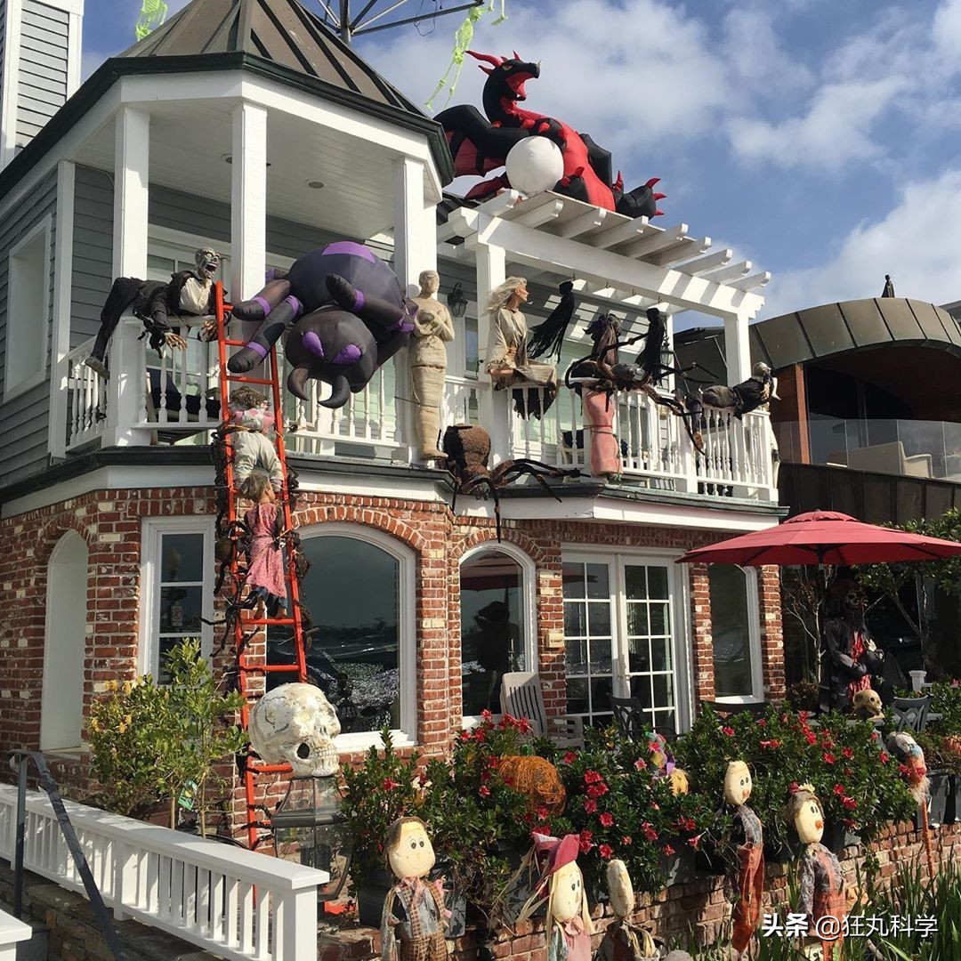 为过万圣节把房子改成鬼屋吓坏数千人，幸好我和这个老哥不是邻居
