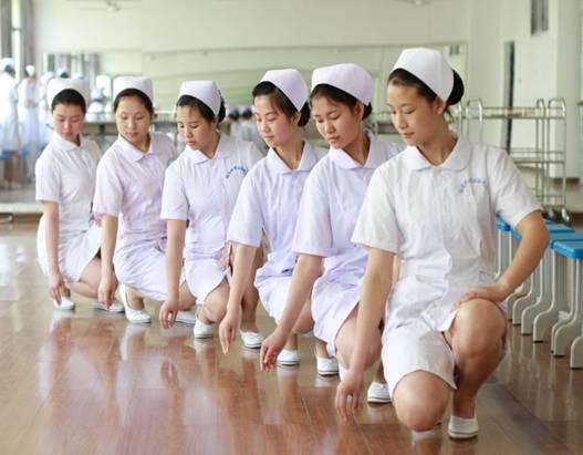 初中毕业公费师范生就业方向,正规的初中刚毕业学什么好就业