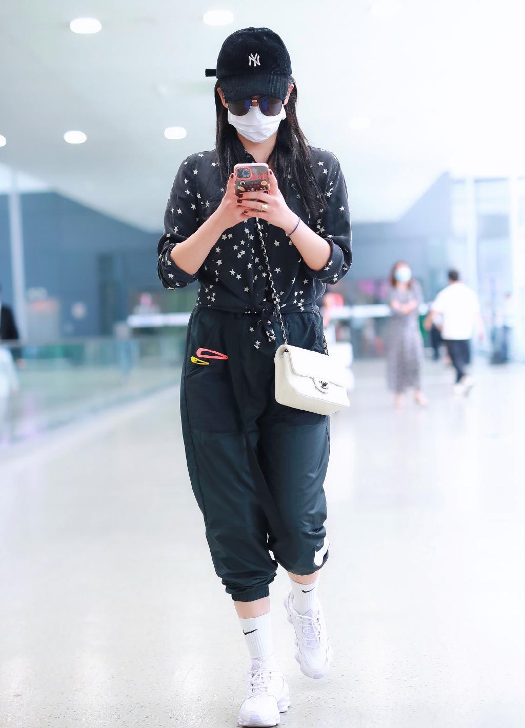 阚清子牛仔短上衣怎么搭配裤子,阚清子穿搭复古风