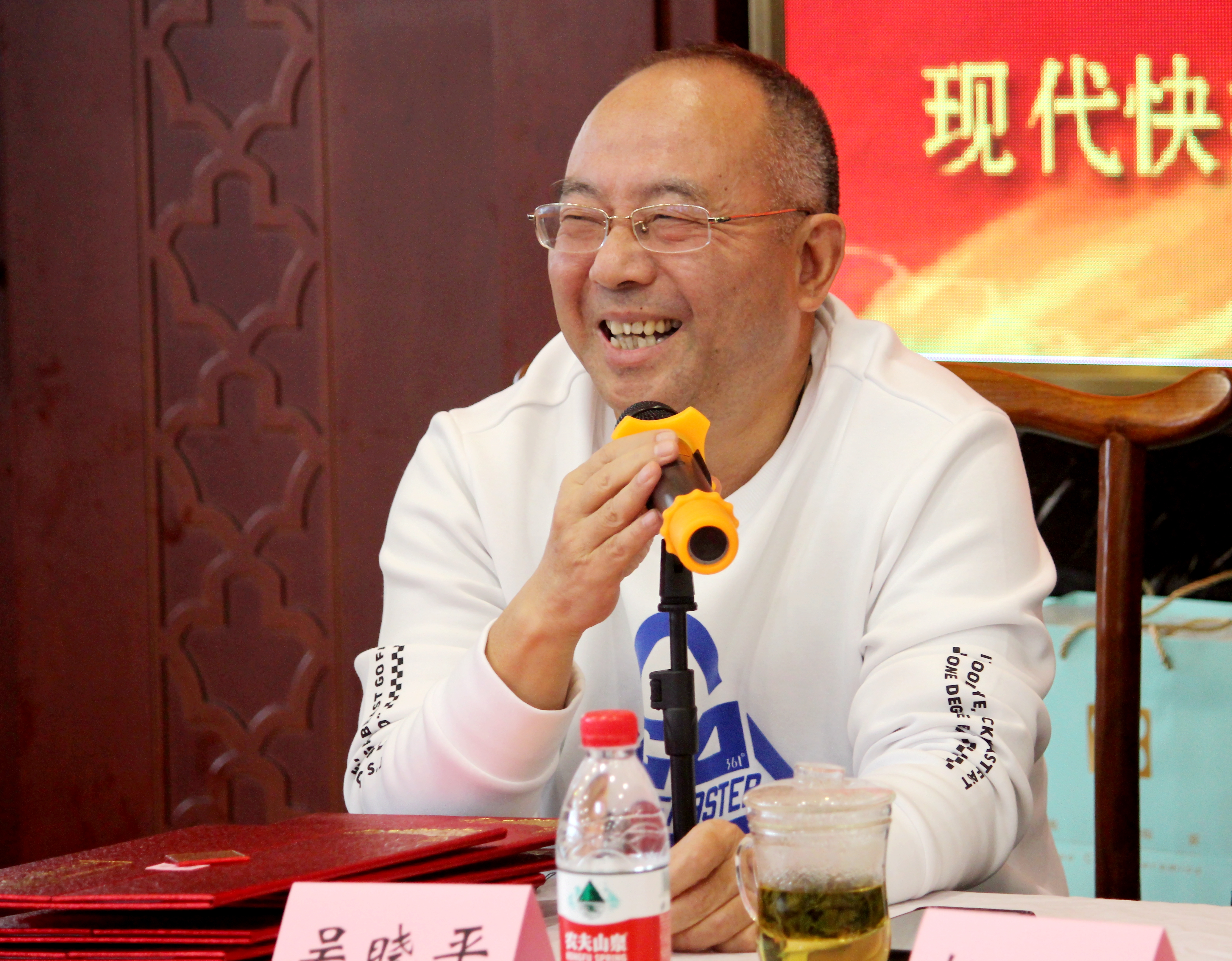 听老吴韶｜“手臭，还会骂人，掼蛋不跟老吴扒家”