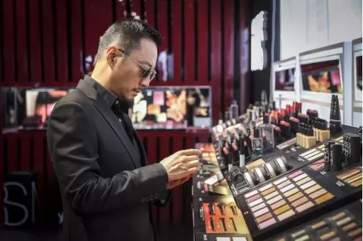 明星代言化妆品到底咋样,明星代言化妆品为什么不抹脸上