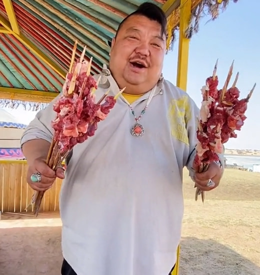 恩克直播带货无底线？“谎称”每天晚上吃肉喝奶茶，成功瘦了40斤