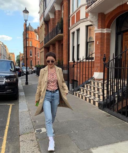 刘亦菲背腰曲线太惊艳,刘亦菲侧面真好看