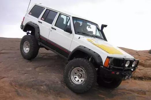 上高速有点飘是什么原因,高速上车发飘怎么回事