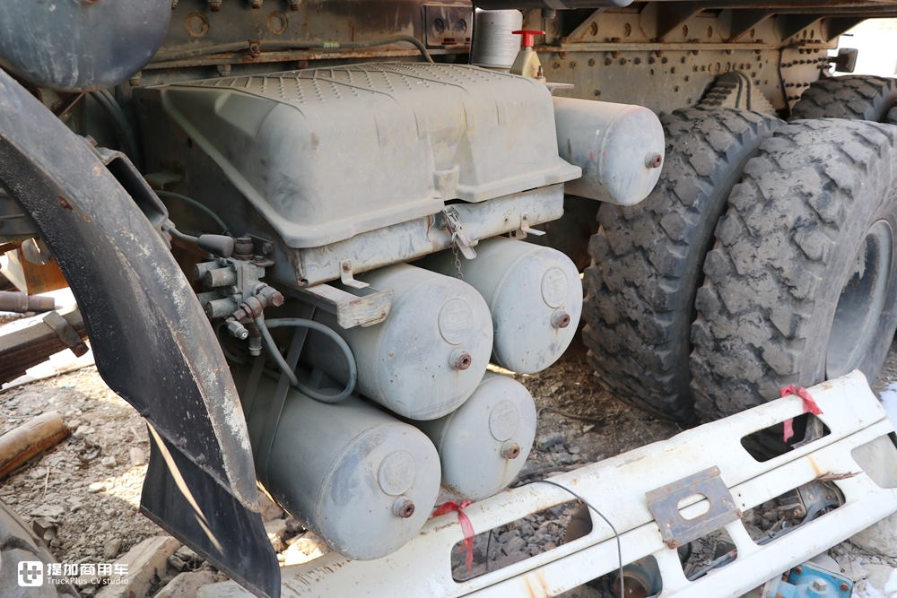 当年国家建设的主力军，排量达惊人的18升，实拍奔驰NG4850大件车