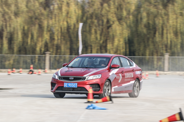 缤瑞冠军版和英朗速度pk,吉利缤瑞与朗逸怎么选