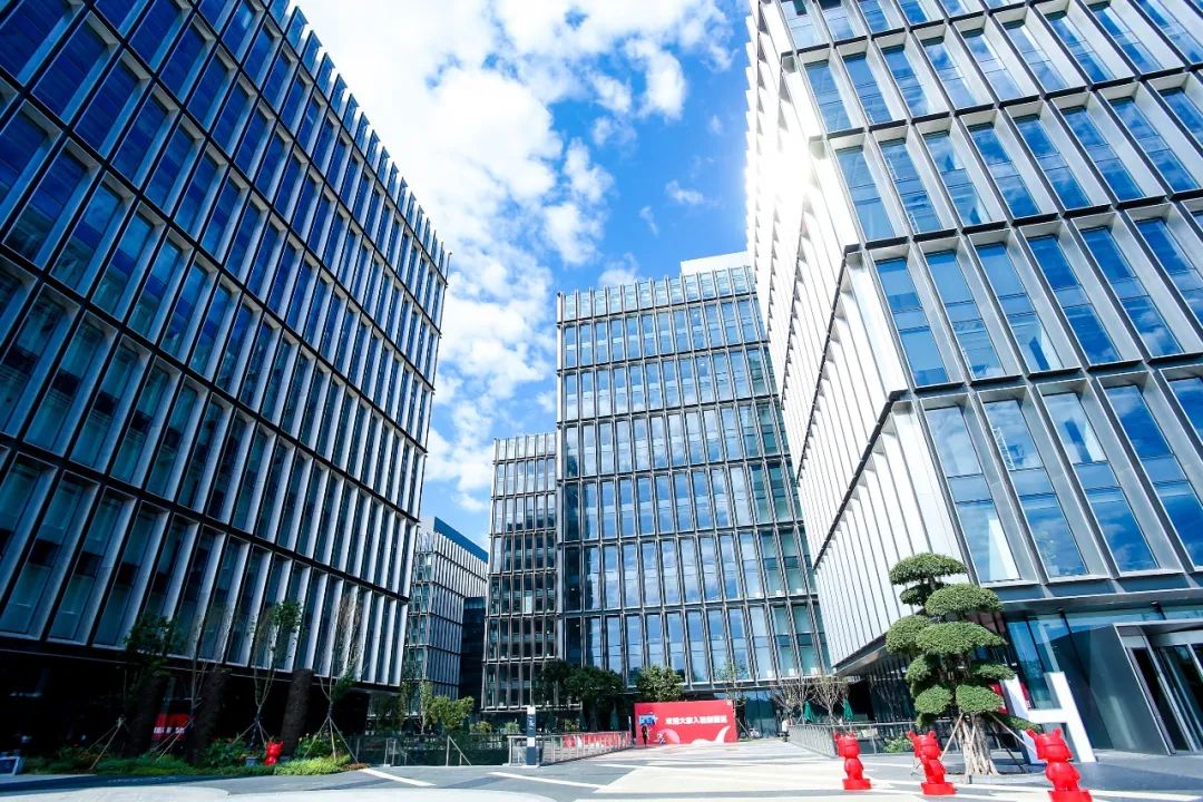 雷军小米上市讲话,雷军谈小米刚成立就十亿美金估值