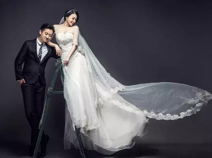 不拘泥形式的婚纱照,婚纱照小众风格这样拍也好看