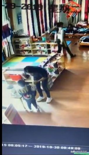 殴打小孩的幼儿园教师被开除,南昌幼儿园老师打孩子