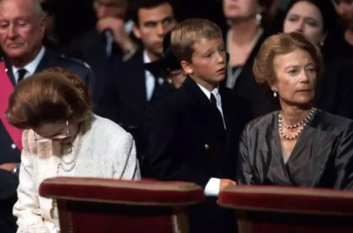 帅炸天，独宠不育王后33年，比利时“鲜肉”国王太苏了吧