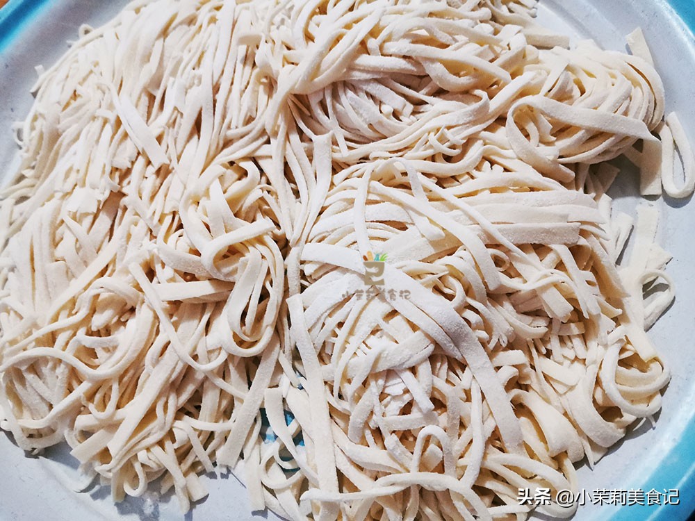 饸饹面500克的面粉放几克碱做面条,和面做面条时盐和碱最佳比例