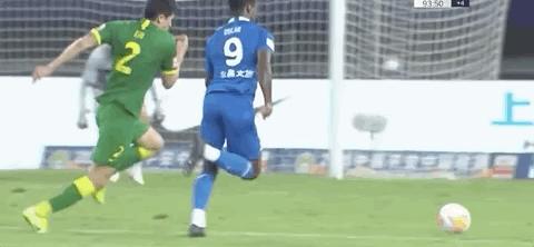 连续3场中超禁区手球考验裁判,推人犯规裁判员怎么判罚