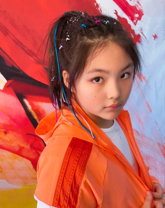 网友戏称李湘像“油桶”，豪不掩饰“富养”女儿王诗龄