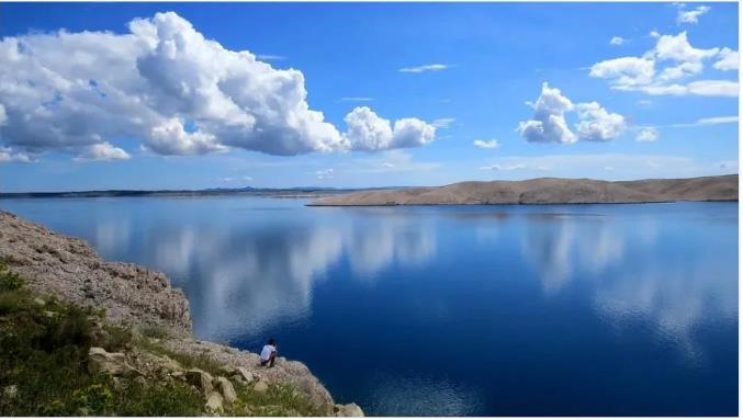 白酒多久后才能驾车,白酒不小心倒车上了要不要清洗
