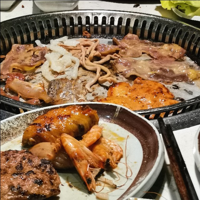 这才是真正的自助火锅烧烤,自助烧烤和火锅哪个更受欢迎