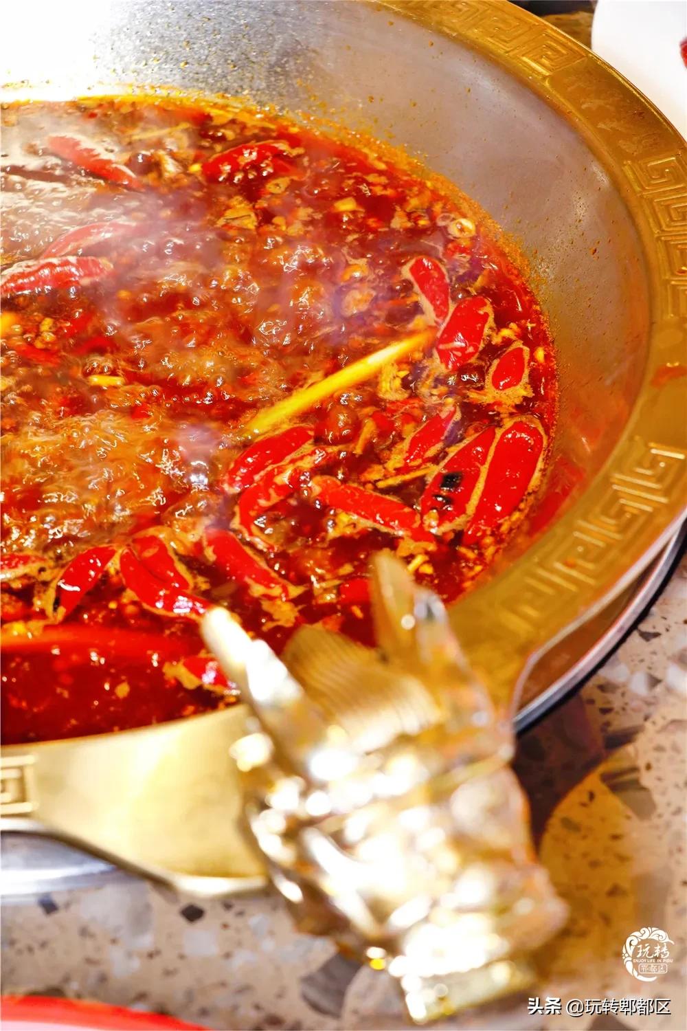 日均爆排1000+！壕涮八道硬核招牌，明星接连翻牌的巴蜀火锅来了