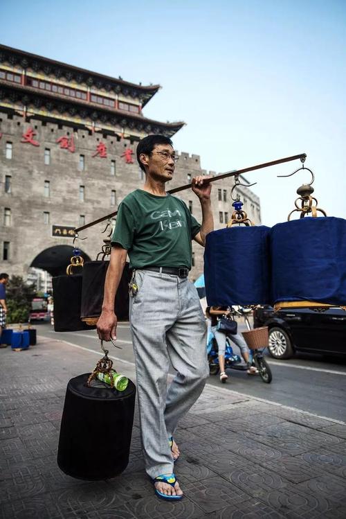 养鸟人必修功课:鸟笼下的沙盘到底起到什么作用?保健砂怎么制做