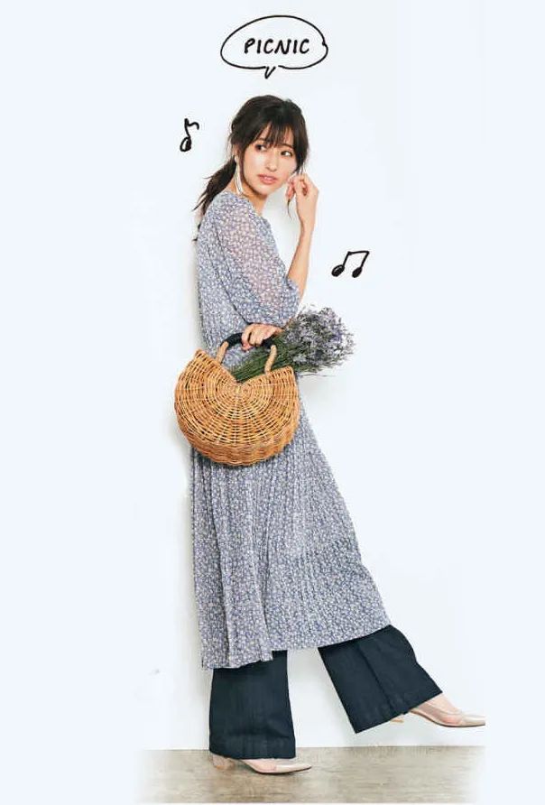 一条花裙怎么开启浪漫春天,用一条花裙子开启浪漫春天