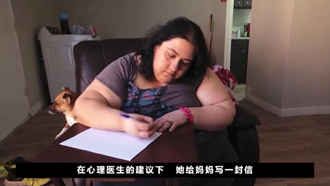 562斤妻子嫁给608斤丈夫,一天吃12顿,2年胖了180斤