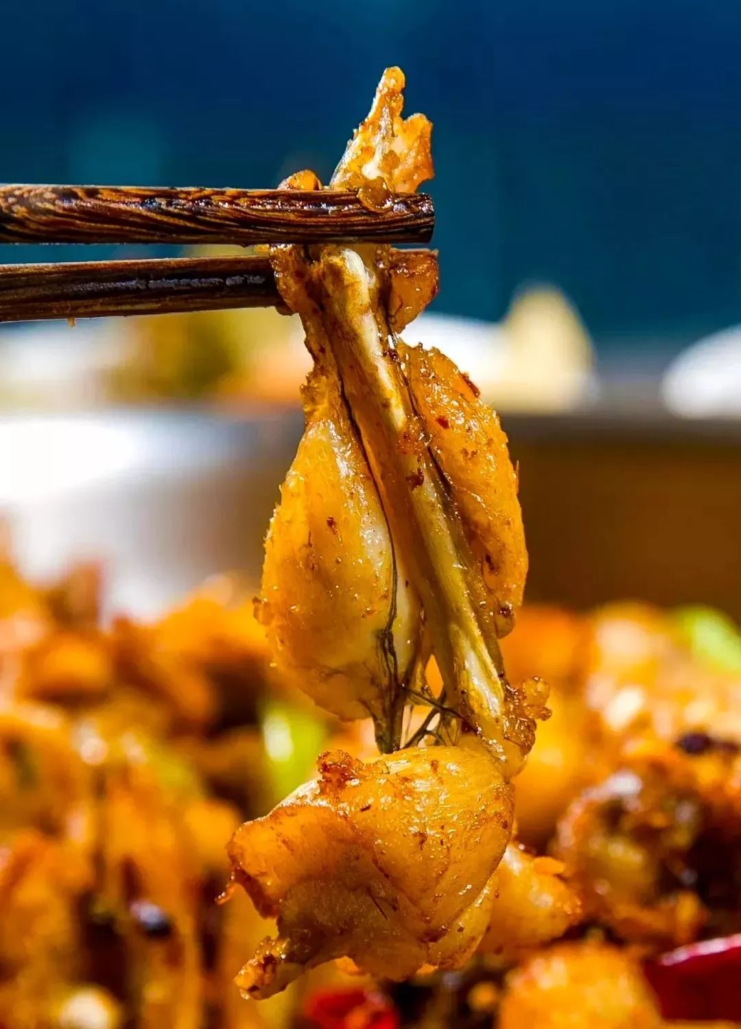 美蛙鱼头又辣又香爽口,敞开吃的美蛙鱼头