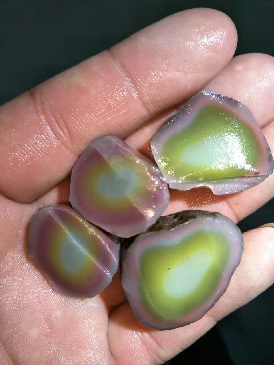 如何鉴别天然玛瑙和人造玛瑙,灰玛瑙和白玛瑙是同样的玛瑙吗