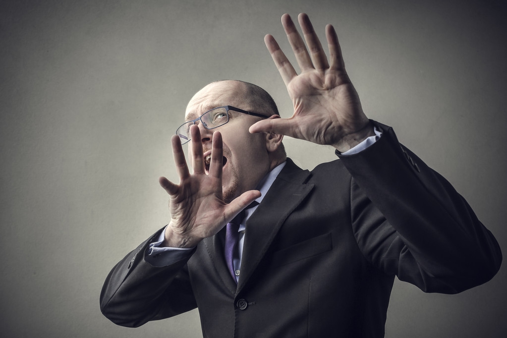 华为小米重磅出击！苹果被打落“神坛”！网友：一切来得太快了