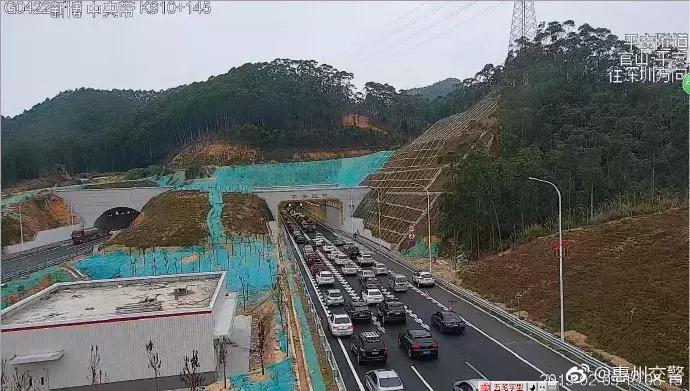 返程高速车流,返程大军挤爆沪渝高速