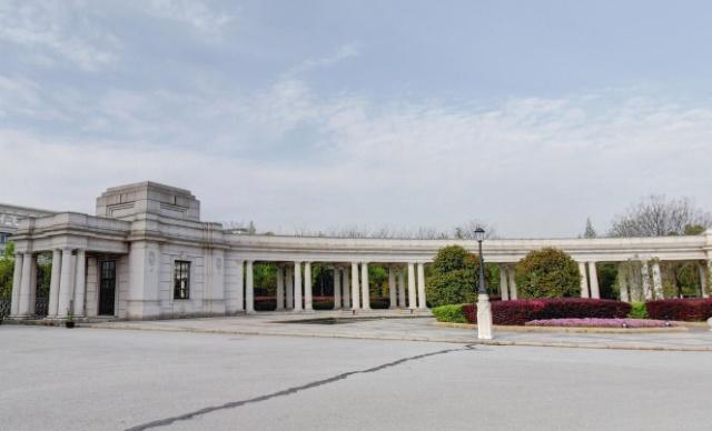 很多人知道顶尖名校复旦大学,却不知道曾经的震旦大学