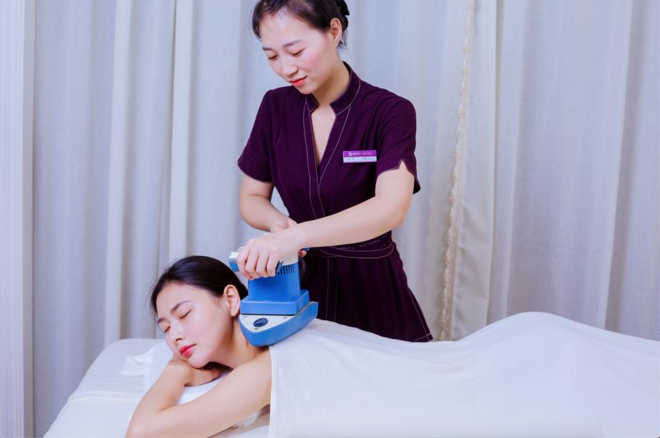 美容是去医院好还是美容中心,美容是去培训机构学好还是做学徒