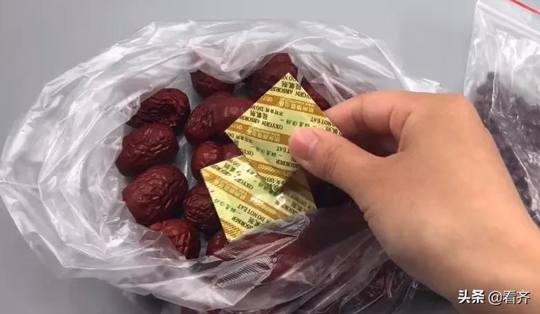 食品里的干燥剂有什么用,食品干燥剂日常妙用