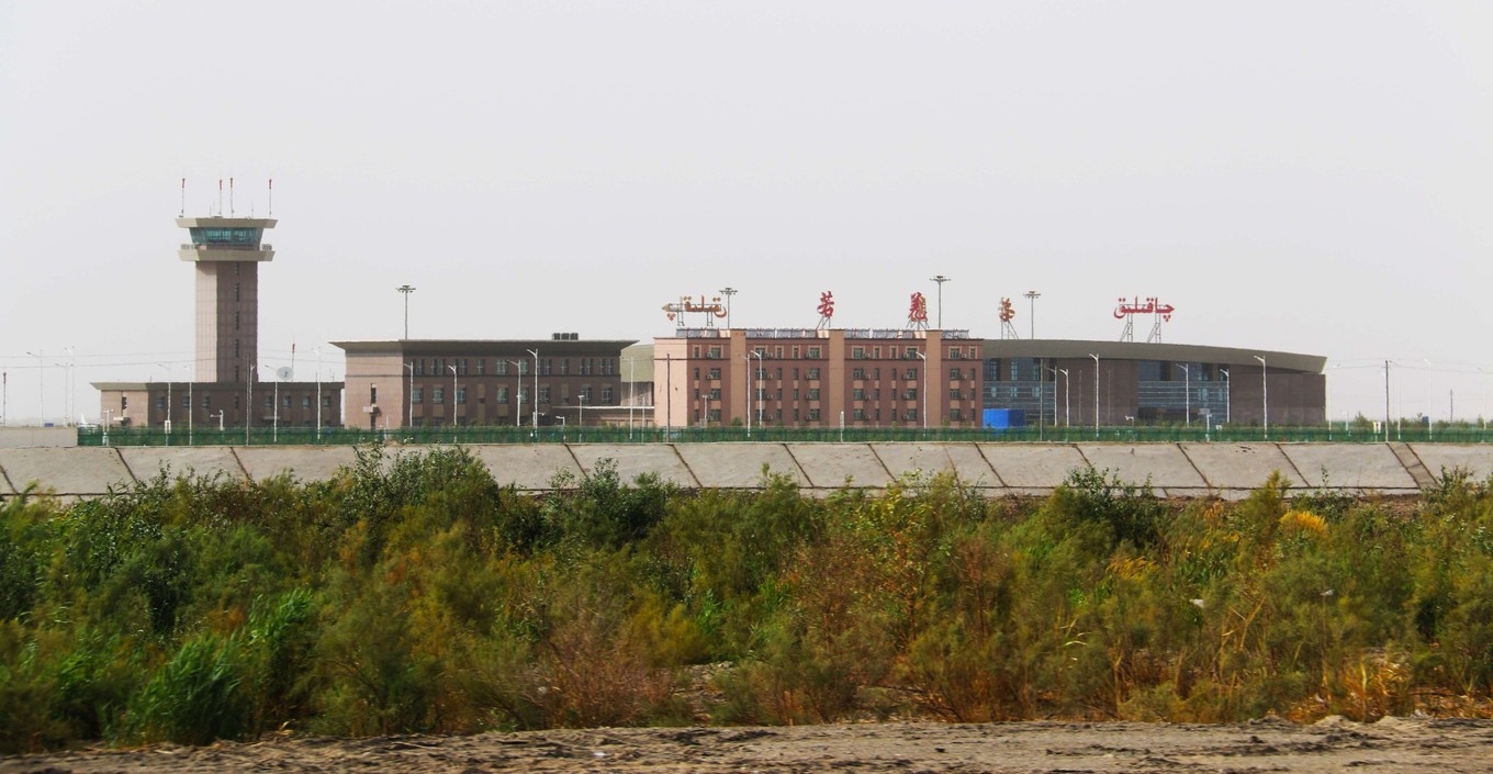 楼兰古国若羌,且末县和若羌县哪个县大