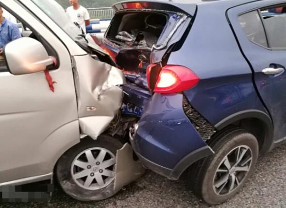 买车险给保险公司送钱,车险买这4个险就够了