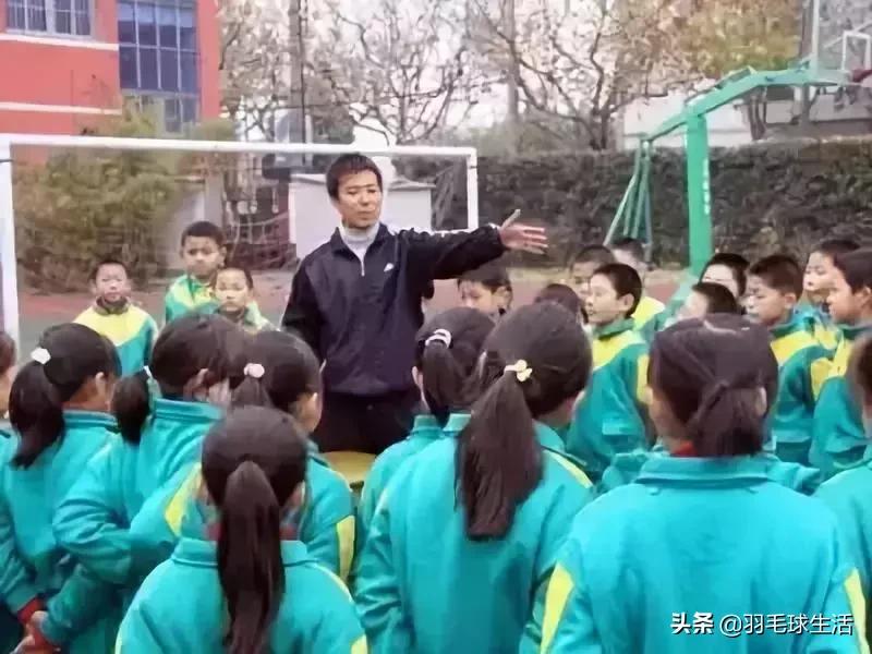 请你尊重你的每一位老师,请尊重你身边的老师