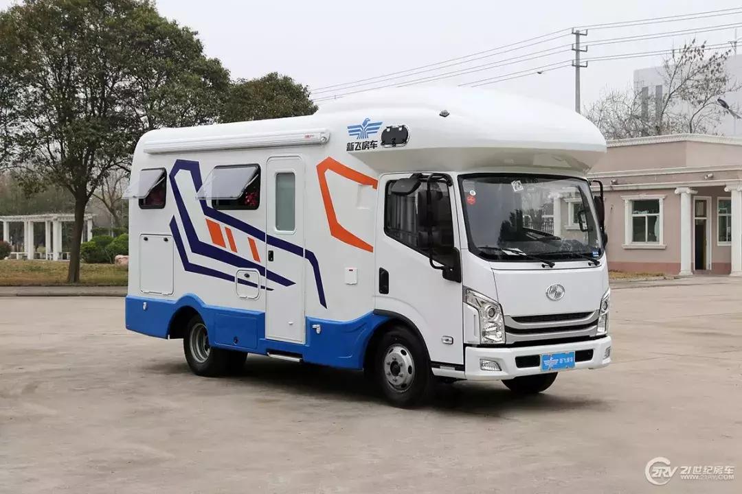 经济实用型7座4驱房车价位,b型房车u型会客区