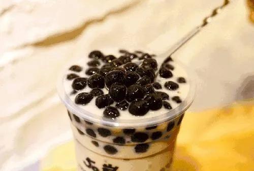 秋天第一杯奶茶英文怎么说,秋天的第一杯奶茶的英语是什么