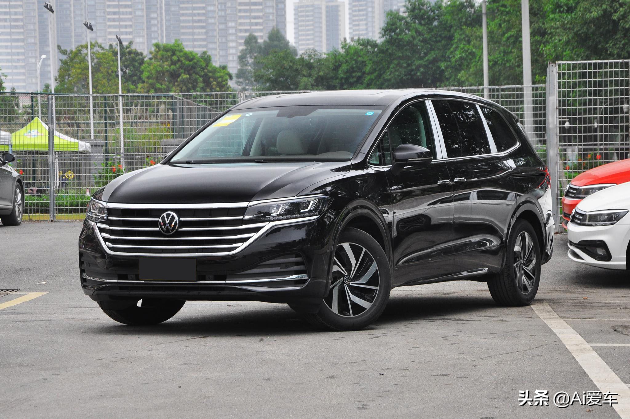威然mpv商务车7座优缺点,大众威然四座mpv测试