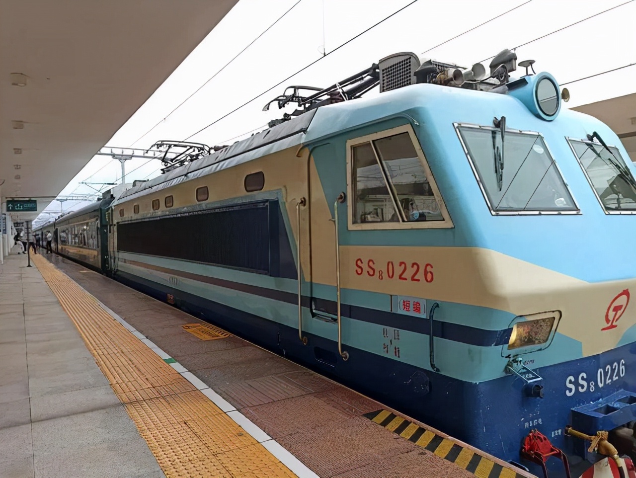 铁路和国企哪个待遇好,铁路员工属于国企还是央企