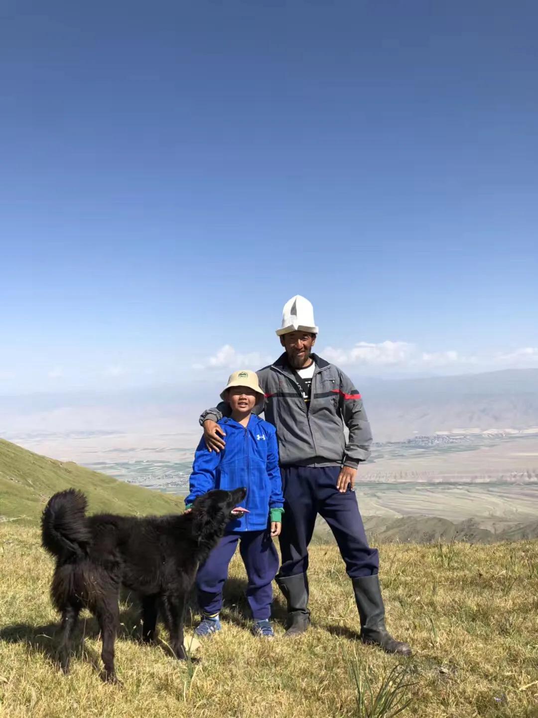 少年骑马去越野,自驾15天横穿小国家,硬核车手爸爸还输了