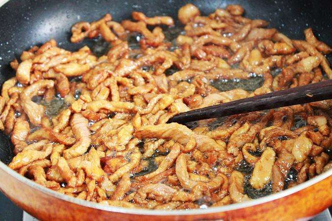无论炒哪种肉丝，都不要直接下锅，多做2步，肉丝不干不柴很入味