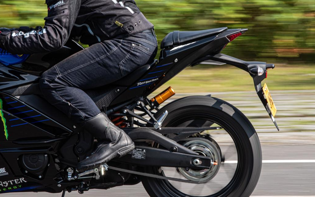 雅马哈r3点评,雅马哈r3和ktmduke390选哪个好