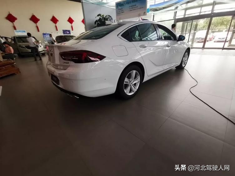 别克新君威试驾15t,老君威车主开新款