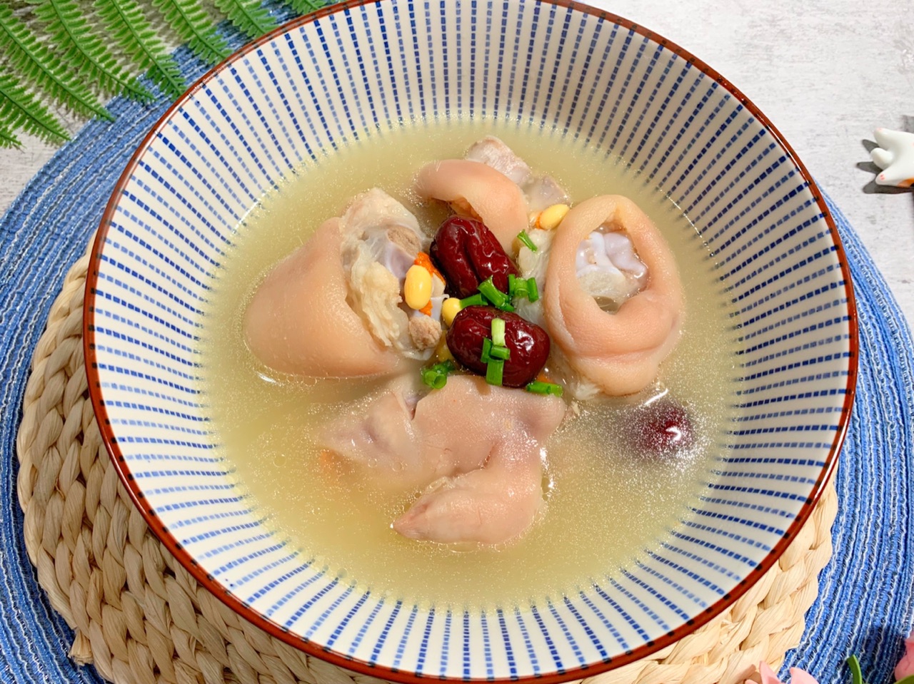 黄豆炖猪蹄清汤咸了又加了水,黄豆炖猪蹄酸甜味